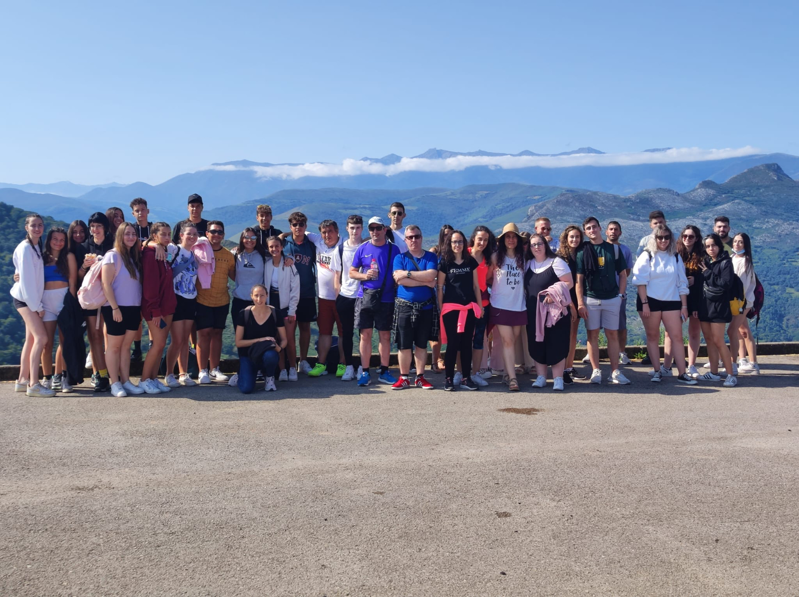 La cueva El Soplao y Comillas, destino de una animada y retomada excursión de jóvenes