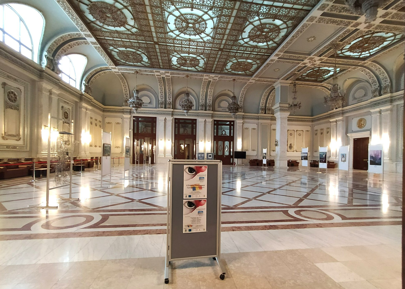 La salmantina Consuelo Hernández participa con dos de sus obras en una exposición del Senado de Rumanía