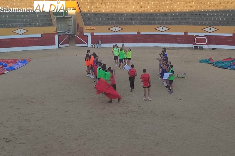 Carcajadas y carreras protagonizan el llamativo evento Humor Amarillo en Babilafuente