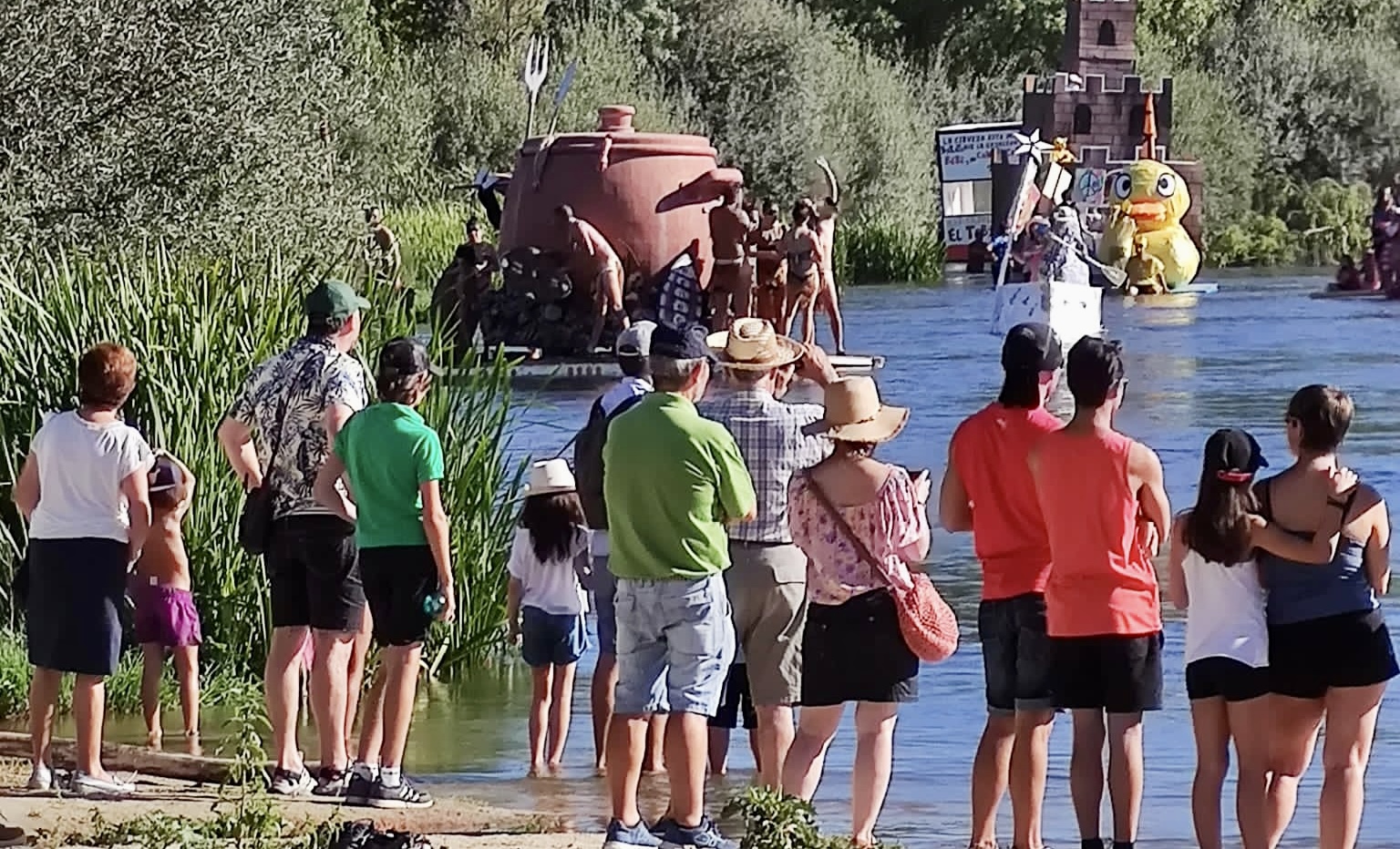 Multitudinaria fiesta para vivir la vuelta del descenso de los OFNIS en Huerta