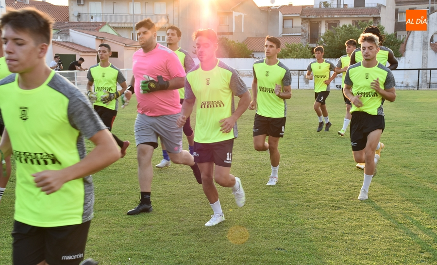El Ciudad Rodrigo CF arranca su nueva etapa con Gabri de Aller al frente