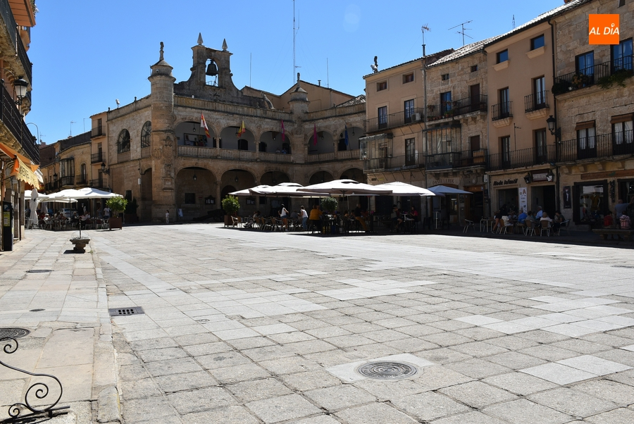 La Plaza Mayor mirobrigense vive su último día de puro verano