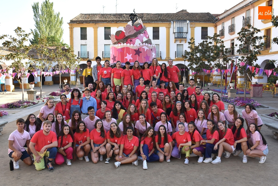 El equipo del Divierteatro demuestra un año más, y van 25, que ‘Somos Teatro’