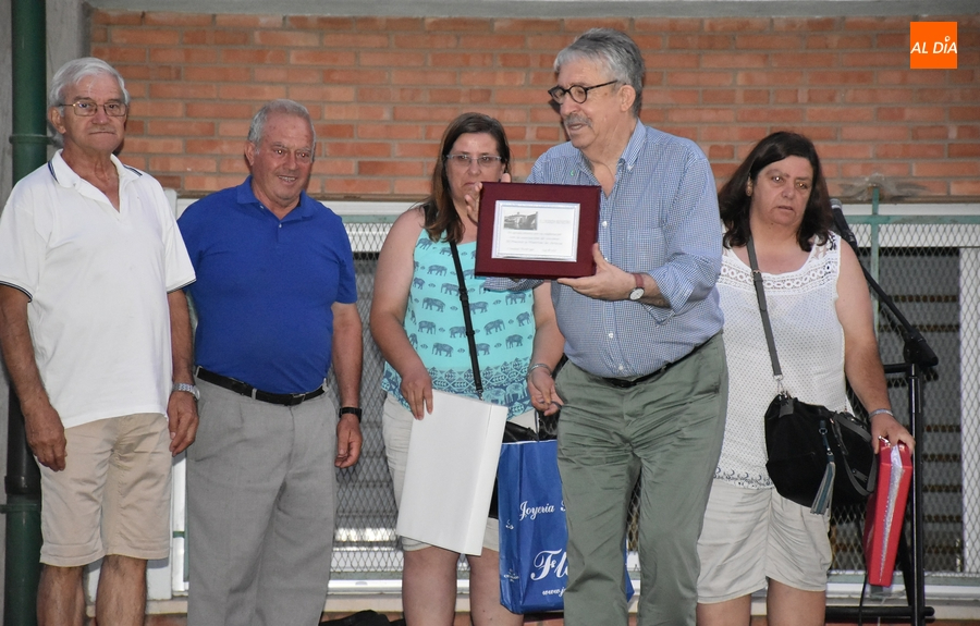 Los vecinos de El Puente disfrutan de un completo domingo de convivencia en el marco de sus fiestas