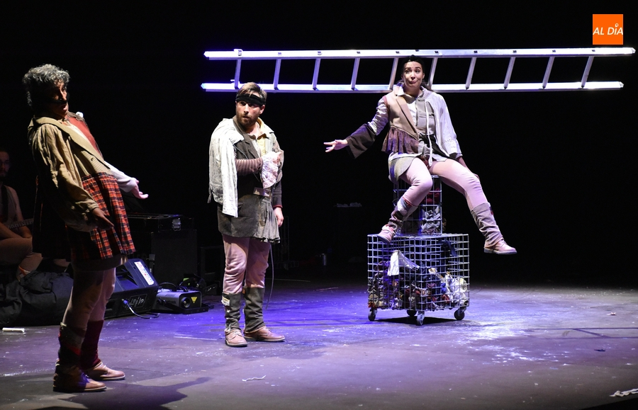 Una singular versión de ‘Los 3 Mosqueteros’ redondea el primer día de Feria