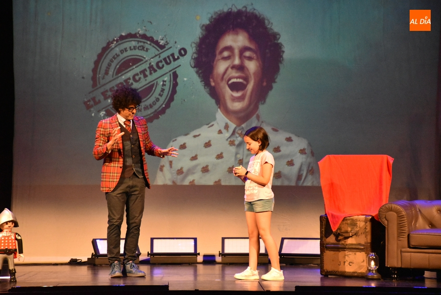 Miguel de Lucas llena el Teatro Nuevo de ilusión y magia