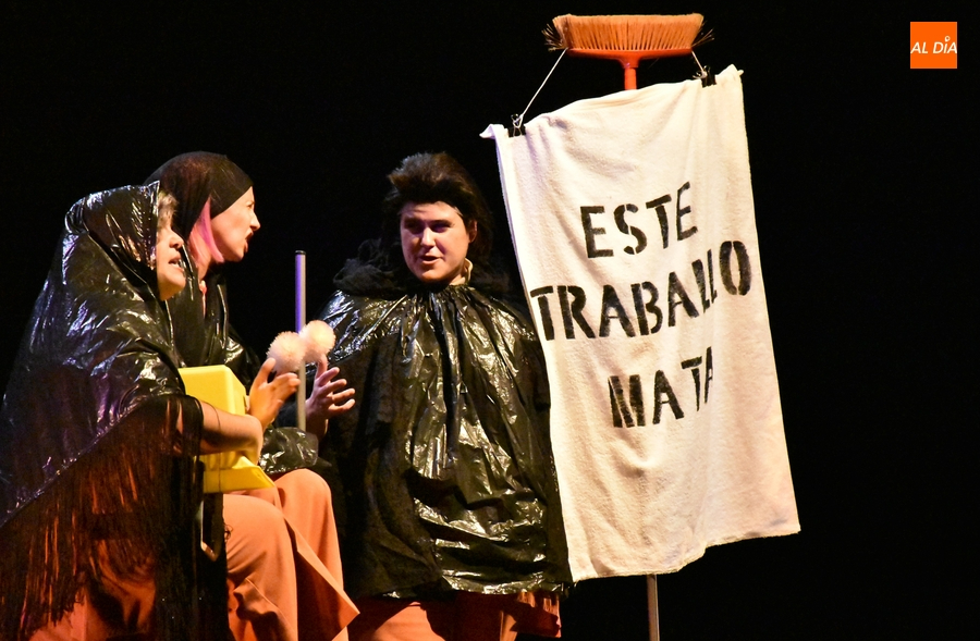 Reivindicativo cierre del Jueves de Feria en Los Sitios por parte de ‘Las que limpian’