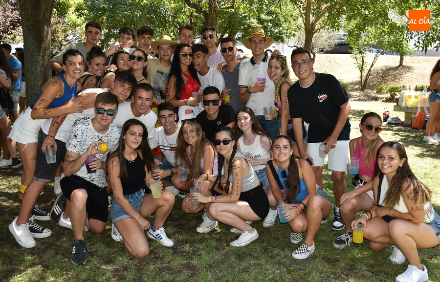 Fantástico ambiente en la ‘reapertura’ del botellódromo de los martes festivos de agosto