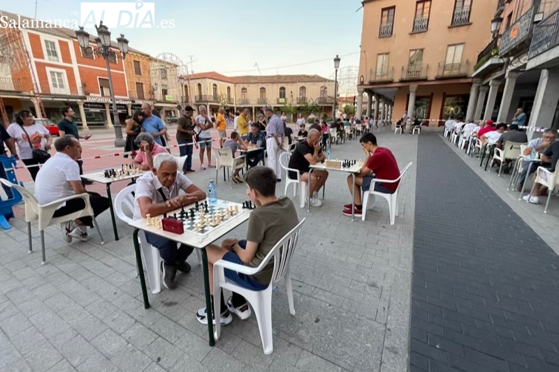 Más de una treintena de jugadores, entre ellos un campeòn de España, ponen en marcha el XI Memorial de Ajedrez Mundy