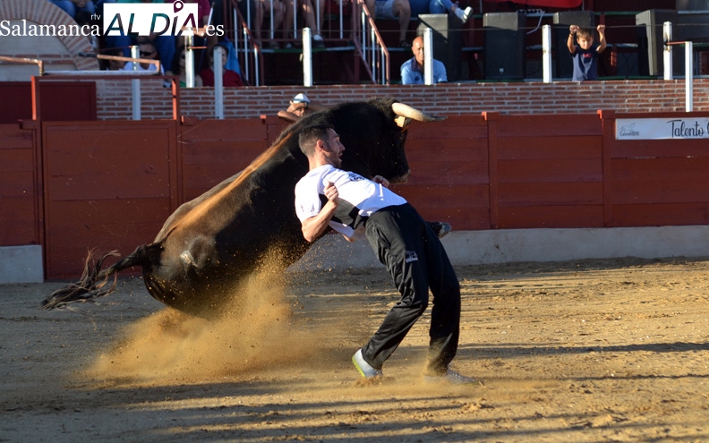 El zamorano Dany Alonso estrena la renovada plaza de toros de Cantalpino como triunfador del Concurso de Cortes