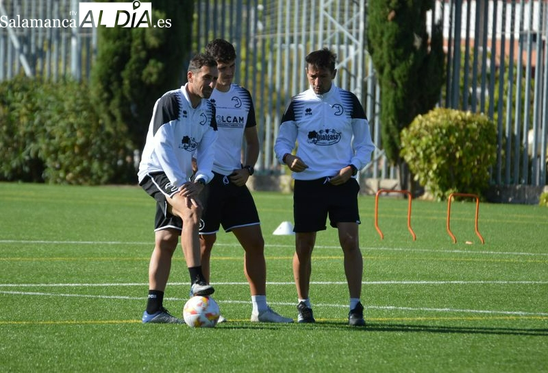 Casañ: La idea sería buscar otro delantero sub23 para doblar posiciones en Unionistas