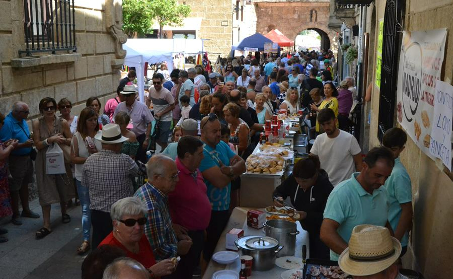 Las barras de bar callejeras podrán funcionar este Martes Mayor hasta las 3.30 horas