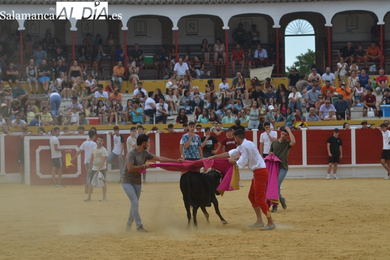 Carreras y gran ambiente protagonizan una divertida tarde de vaquillas en La Florida