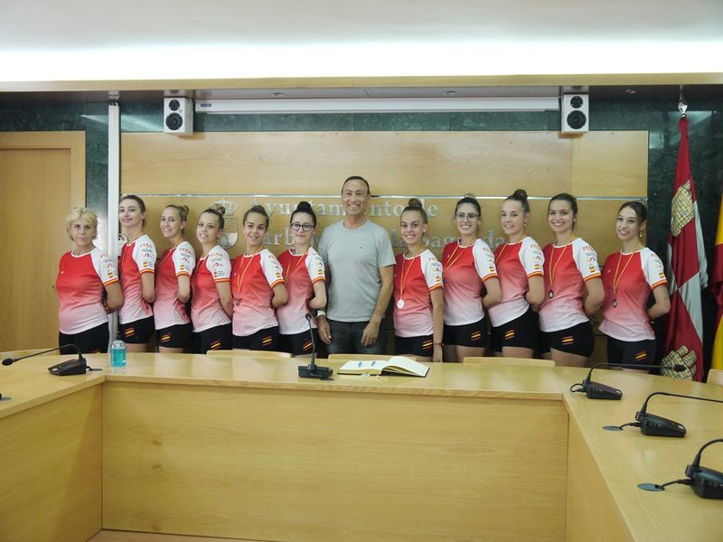  Carbajosa recibe a las subcampeonas de europa de Twirling y Majorettes