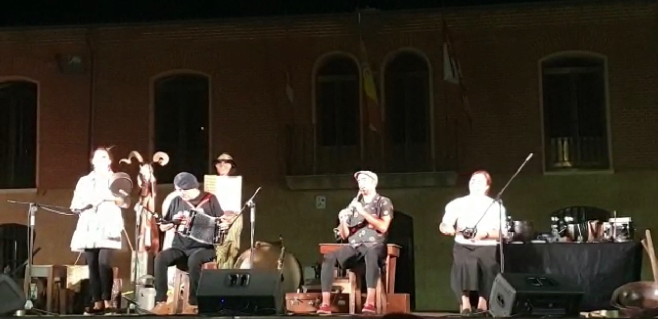 Mayalde inunda de sones castellanos la plaza de Cantalpino