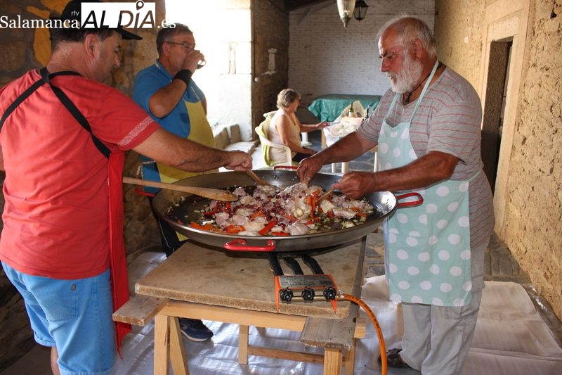 Gema despide sus fiestas con una exquisita paella acompañada de sandía de postre