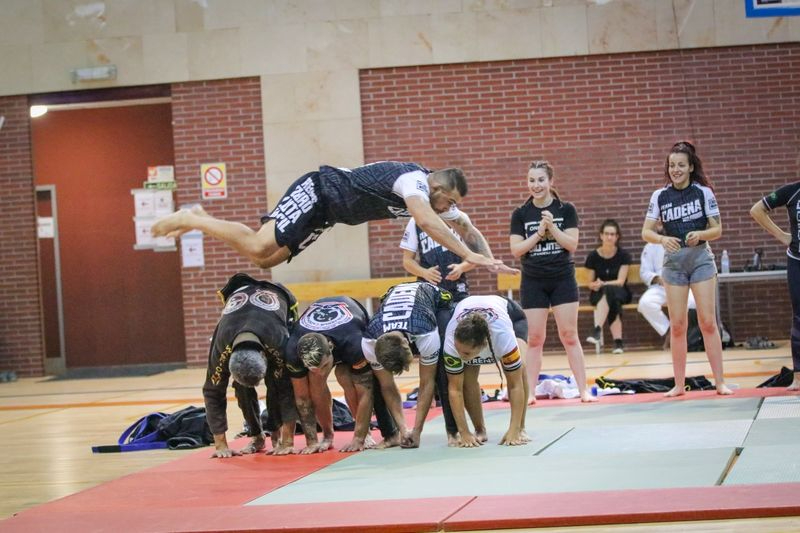 Acrobacias, diversión y humor para todos los públicos en Carbajosa de la Sagrada