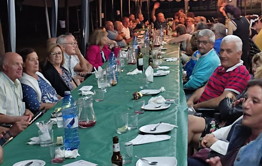 Más de 40 alumnos de Extensión Agraria de 1975 se reencuentran un verano más