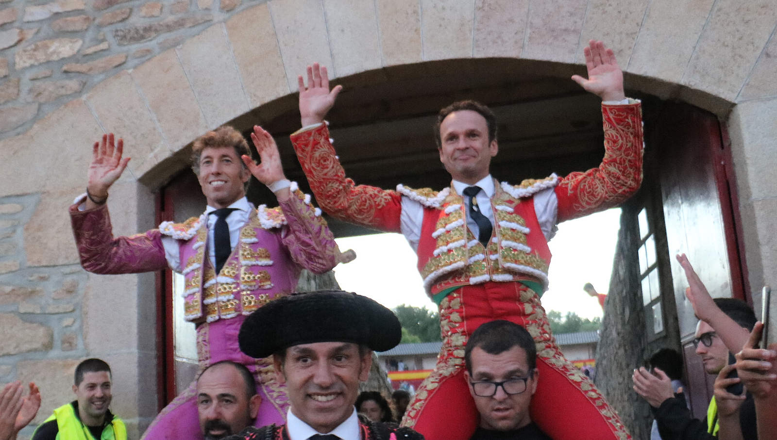 Ferrera y Escribano salen a hombros en Vitigudino con dos encastados toros de Valdefresno