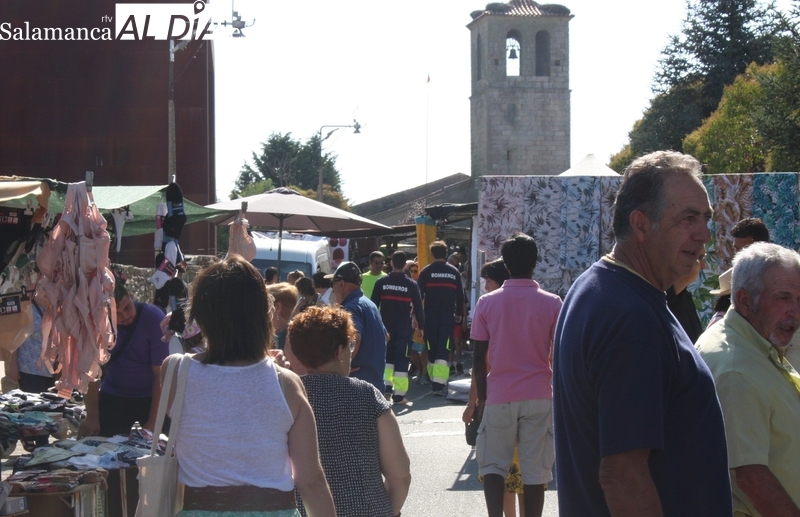 El primer domingo de agosto llena el mercadillo de Trabanca