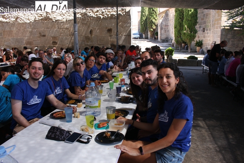 Monleras coge fuerzas con una rica paella de 650 raciones