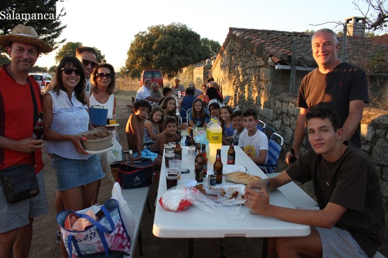 En Villavieja cogen fuerzas con 1.400 raciones de carne de novillo, ante lo que tienen por delante