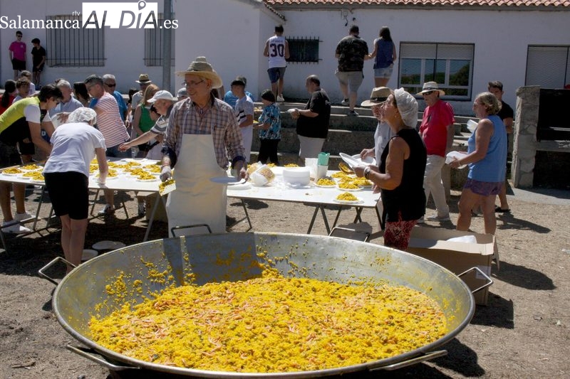 En Cipérez dicen adiós a las fiestas con una paella de 800 raciones