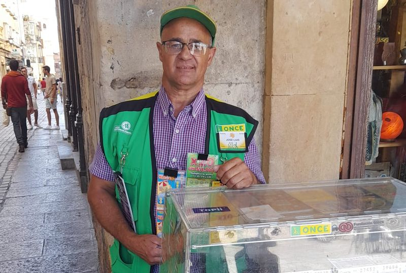 Un salmantino gasta 10 euros en un boleto del Rasca ‘Mega Millonario’ de la ONCE  y gana 100.000 euros