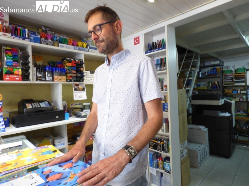 La campaña escolar comienza en las librerías con la esperanza del apoyo de la Tarjeta Activa y el Bono Cultural Joven