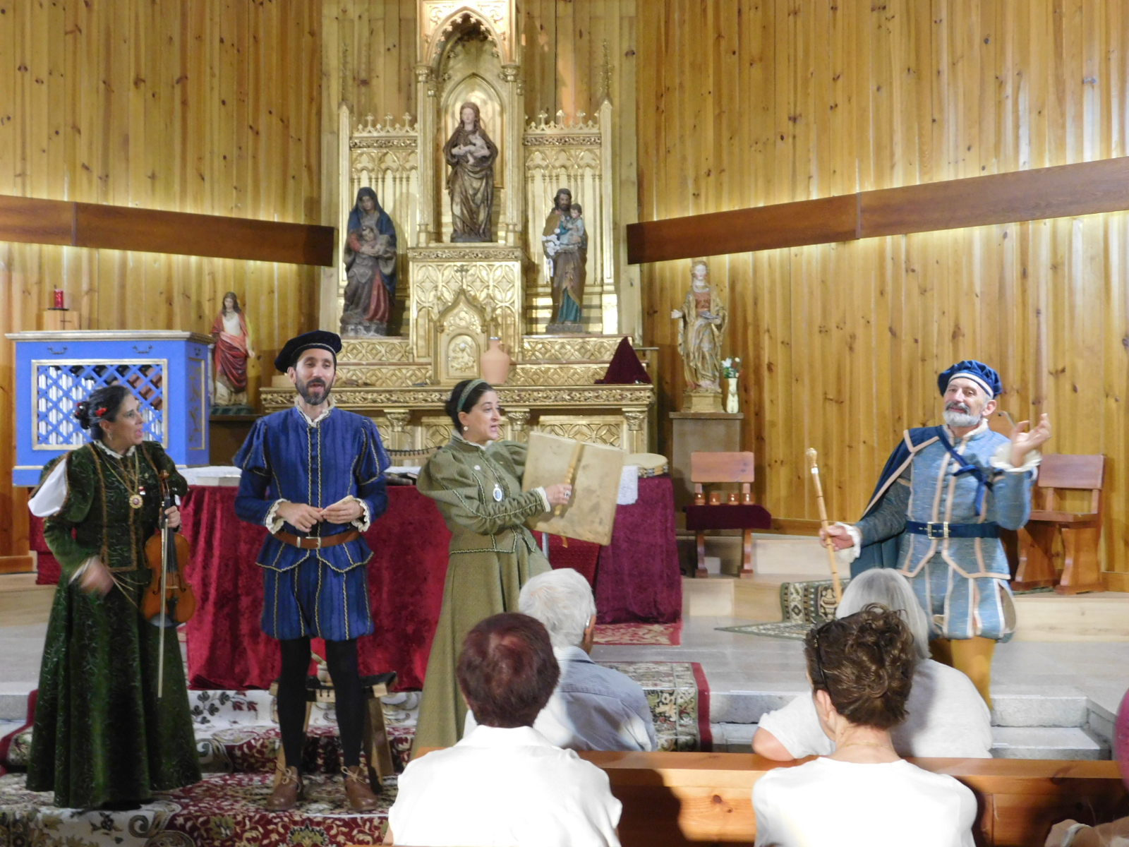 Poveda de las Cintas ovaciona la obra Buscando a Nebrija
