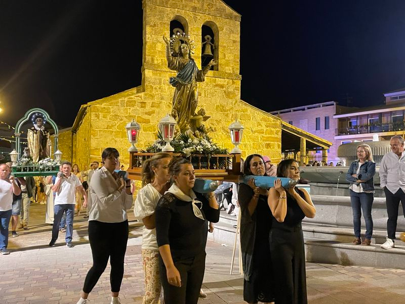 Procesión nocturna en Carbajosa de la Sagrada