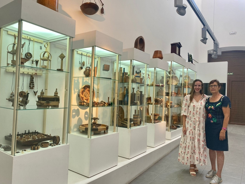 El edificio San Nicolás acoge en Vitigudino la exposición ‘El eterno ebanista’ dedicada a Rufino Holgado