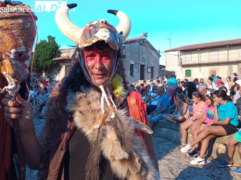 Intenso comienzo de las fiestas de Monleras dedicado a las danzas del mundo