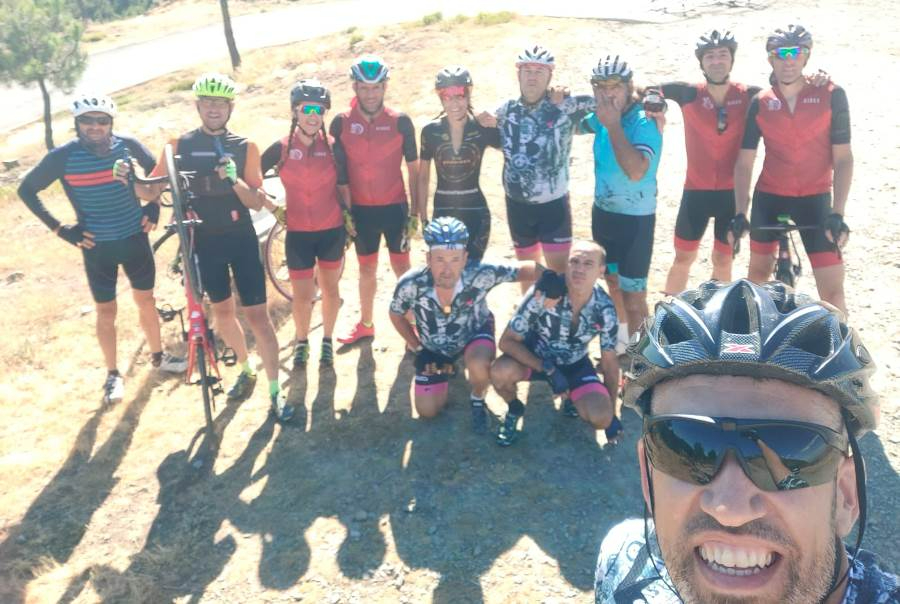 Amigos de Bike Pasión y Correlindes suben el Puerto de Esperabán