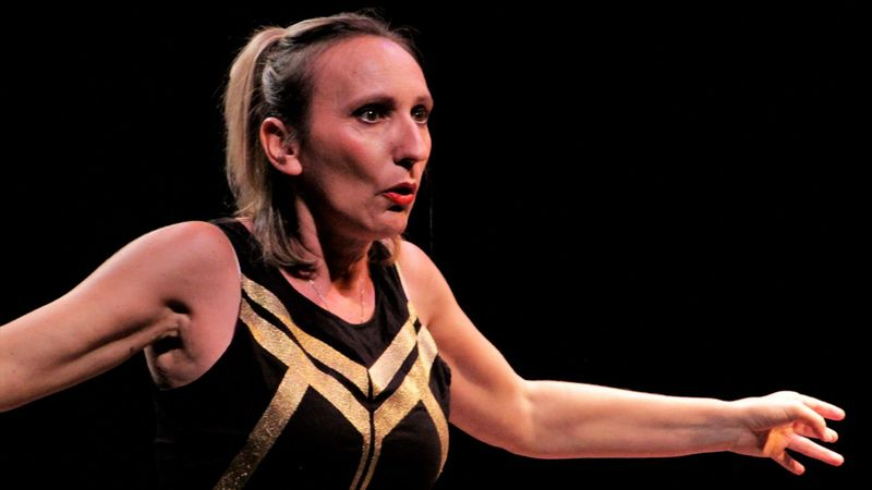 Raquel Sevillano interpreta en Monleras ‘Por un puto zapato’, de Roberto García Encinas