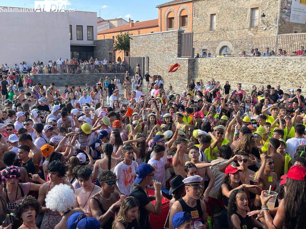 Un chupinazo por todo lo alto para dar la bienvenida a las fiestas