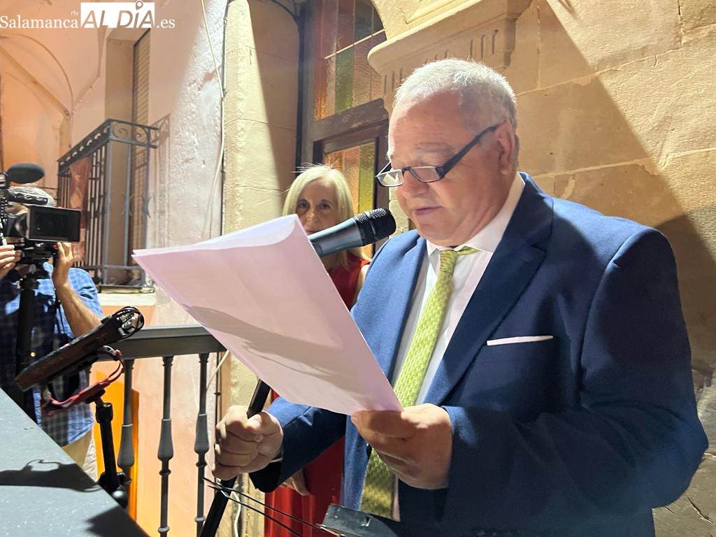 Siempre al final del camino, por corto o largo que sea, estará Alba, vuestra patria chica, vuestro origen, la raíz de vuestras vidas