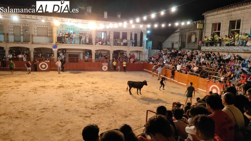 Villavieja comienza a cobrar sabor taurino con la capea nocturna 