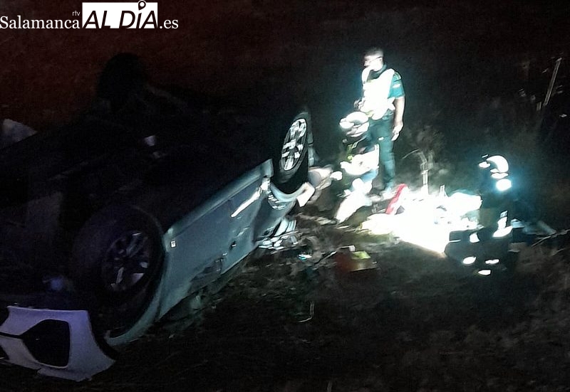 Herido el conductor de un turismo tras salirse de la vía en La Zarza de la Pumareda 