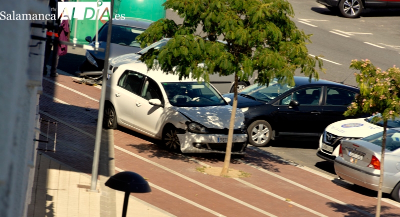 Varios vehículos afectados en un accidente en el barrio de San Lázaro