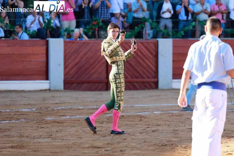 Dos orejas y el silencio para Diosleguarde en Guijuelo