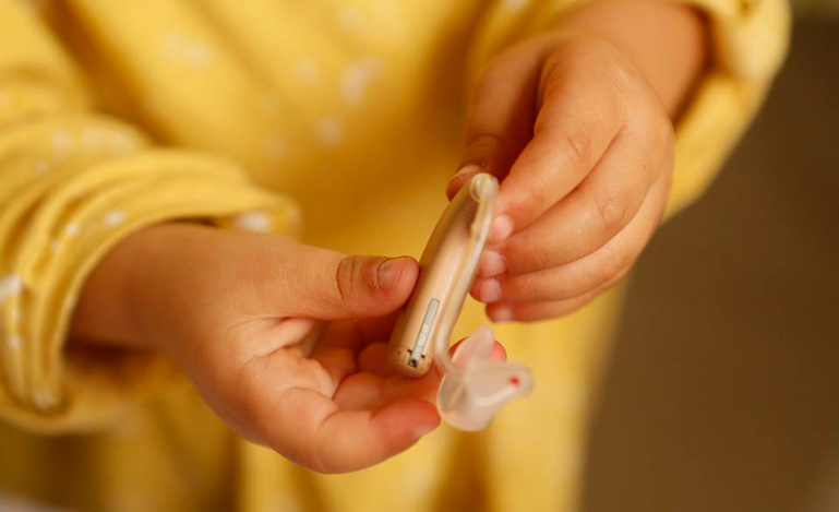  5 señales de que necesitas reemplazar tus audífonos