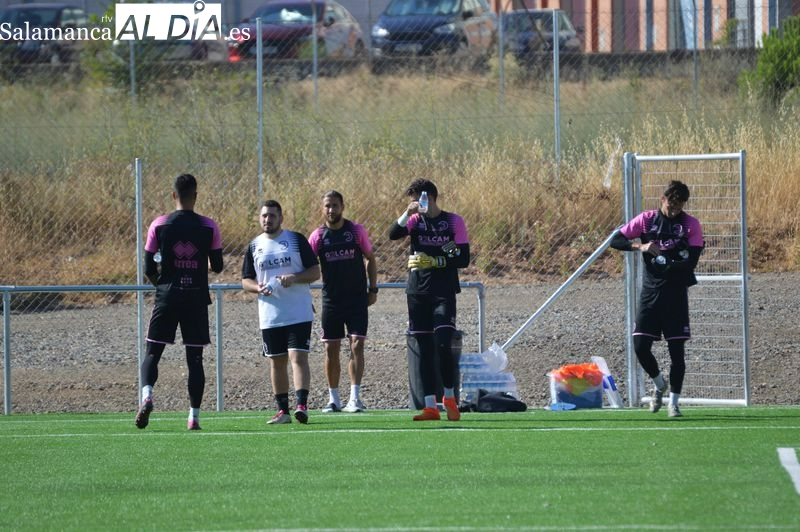 Borja Díaz podría estar KO en Unionistas hasta mes y medio por una rotura en el ligamento lateral