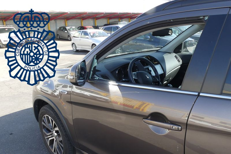 Detenido en el barrio de La Vega por robar en el interior de un vehículo 