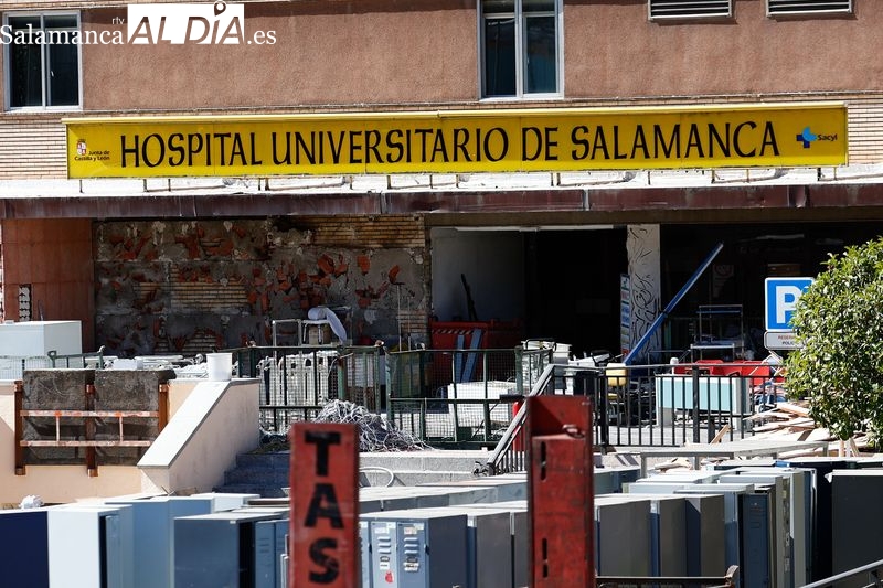Así avanza el derribo del antiguo Hospital Clínico que se prolongará hasta 2023