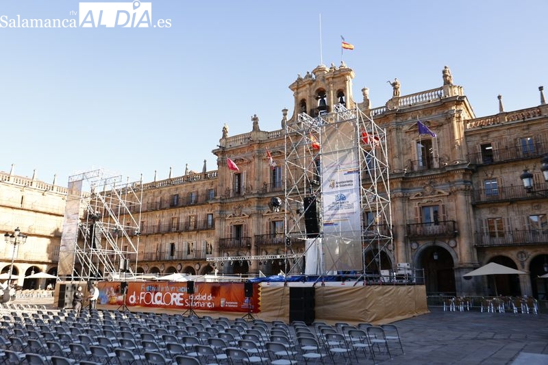 La Plaza se pone bonita para el mejor folclore y los grandes conciertos de las Fiestas