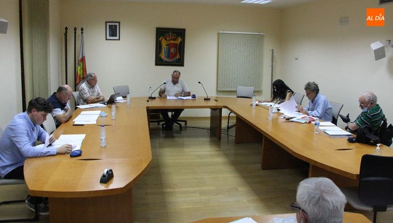 La oposición municipal asegura que Villarino contaba con 33.000 euros más para fiestas que en 2021