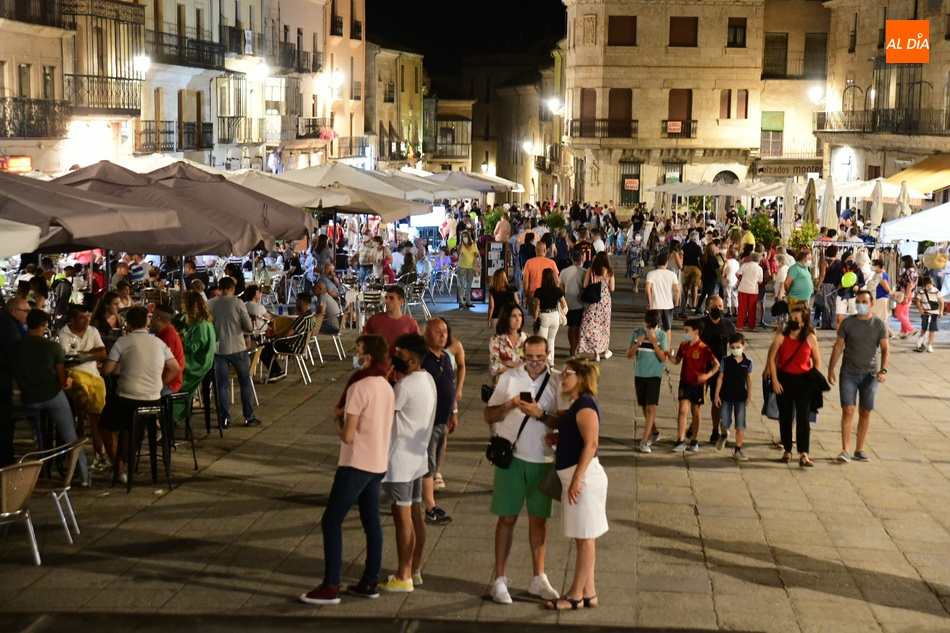 La Noche del Comercio se concentrará en la Plaza Mayor ante la baja inscripción