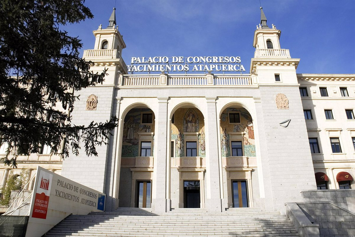 La Universidad Isabel I convoca 500 becas para el curso 2022-2023 por valor de 750.000 euros