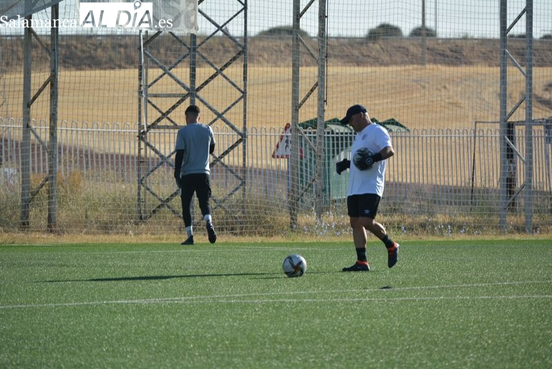 Nuevo fichaje en el Salamanca UDS: Luis Hernández ejerce de entrenador de porteros